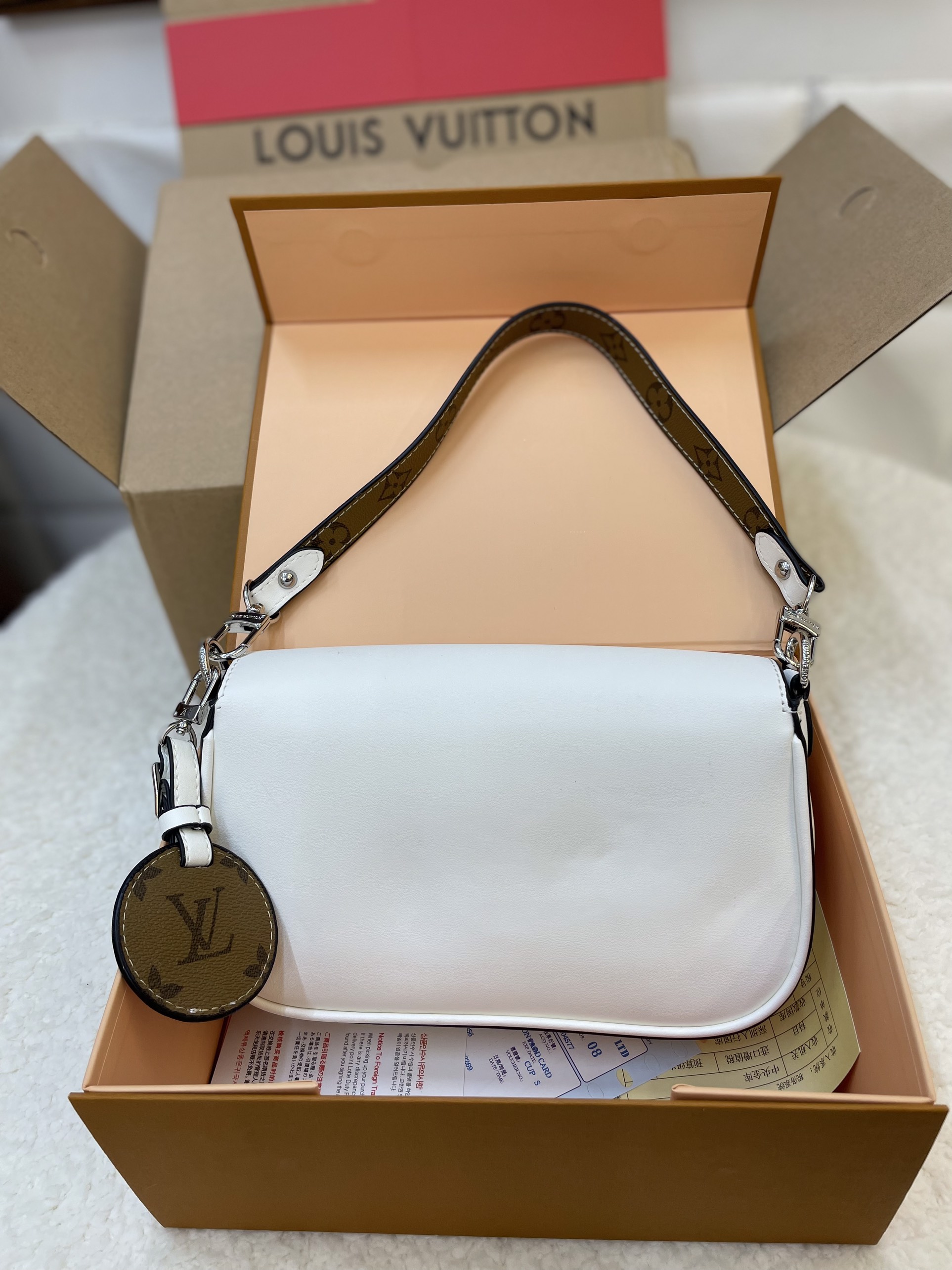Túi Xách LV Swing Super Màu Trắng Size 21cm